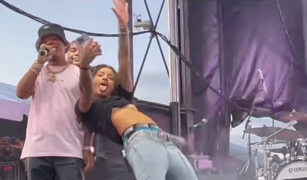 WOMAN GOES VIRAL FOR FLASHING CROWD WHILE ON STAGE WITH PLIES IN ORLANDO