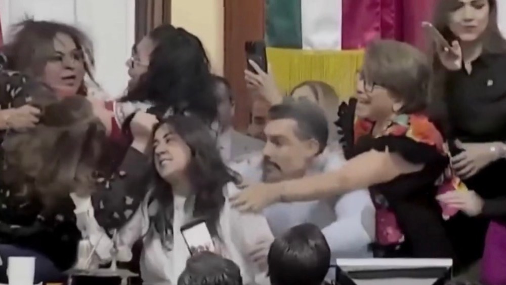 MEXICO CITY LAWMAKERS BREAK OUT INTO FIGHT DURING CONGRESS DEBATE