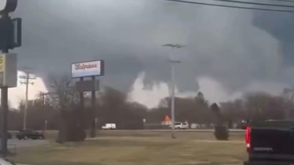 SEVERE STORM BRINGS LARGE TORNADO TO KANKAKEE ILLINOIS AND CAUSES MAJOR ...